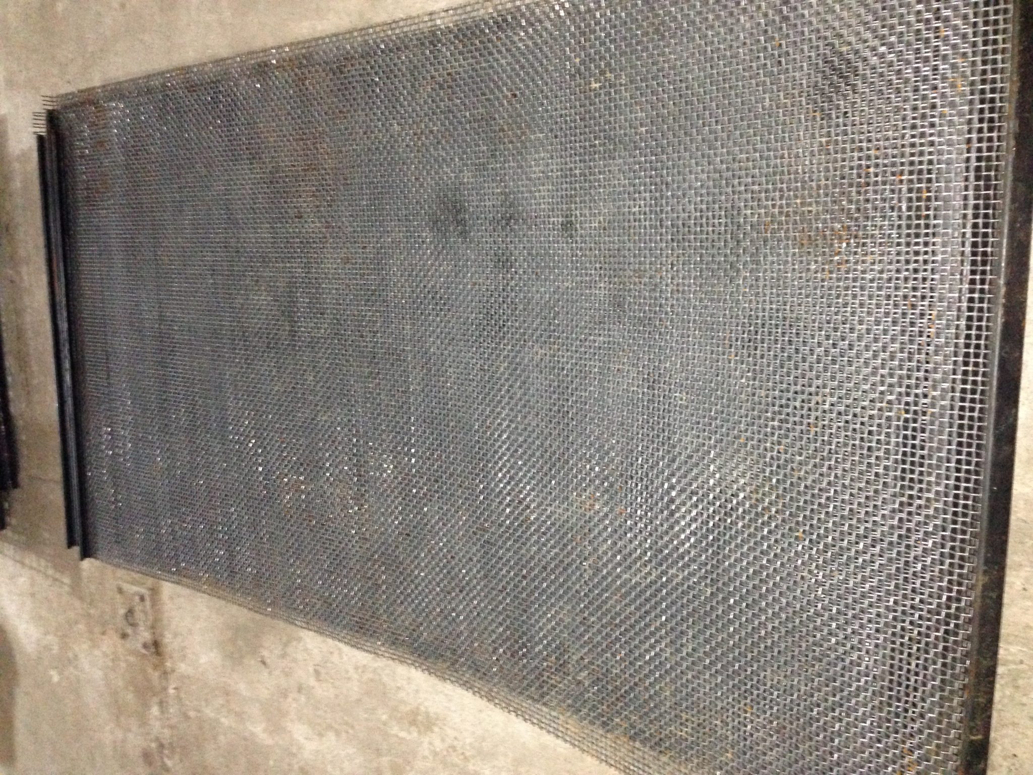 Plasa impletita cu ochiuri patrate